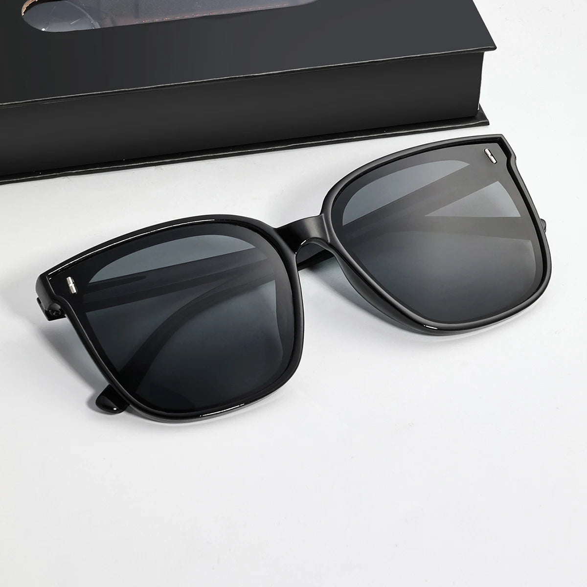 TOMI CARBON DYNASTY + LUNETTES DE SOLEIL